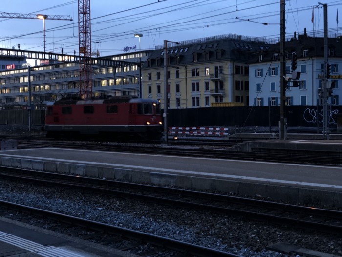 Eine von zwei bereitstehenden Loks, falls eine Nicht-Wendezuggarnitur ankommt. (Bild: Andreas Sebayang/Golem.de)