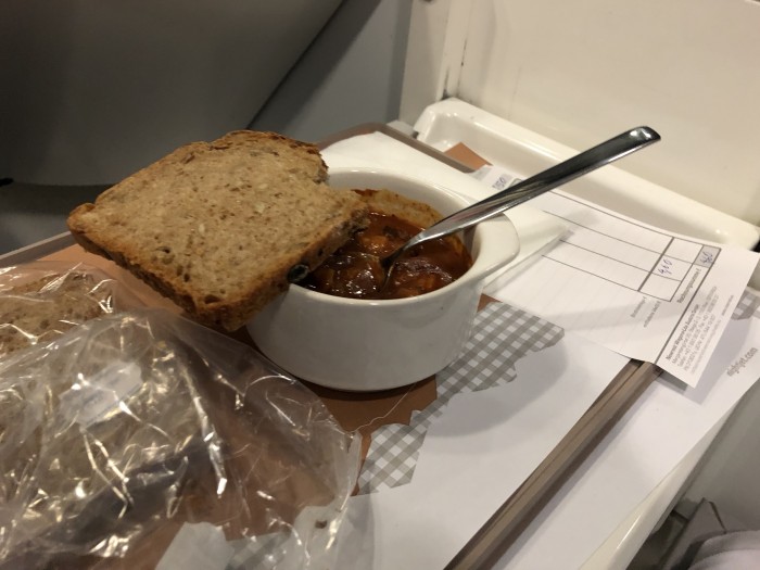 Die Gulaschsuppe bestellten wir im Nachbar-Schlafwagen. (Bild: Andreas Sebayang/Golem.de)