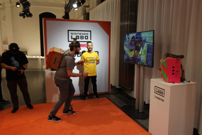 Die animierten Runden mit dem Labo-Roboter-Rucksack sind im Video im Artikel zu sehen. (Bild: Stephan Freundorfer)