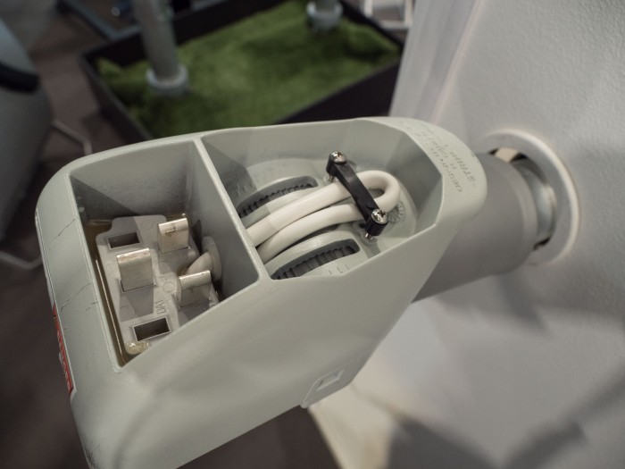 Hier wird das Leuchtmittel aufgesteckt. (Bild: Martin Wolf/Golem.de)