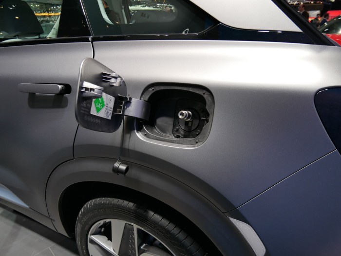 Das Fahrzeug wird wie ein Verbrenner betankt. (Foto: Dirk Kunde)