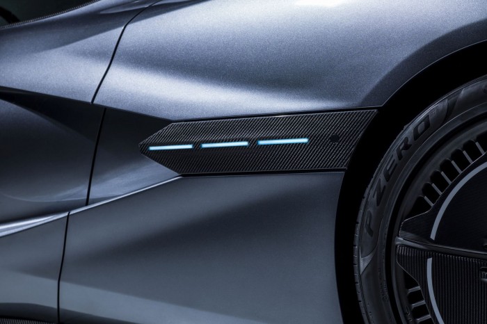 Desgin-Detail: Die Abdeckung des  Lüftungsschlitzes ähnelt einer Krawatte. (Foto: Dirk Kunde)