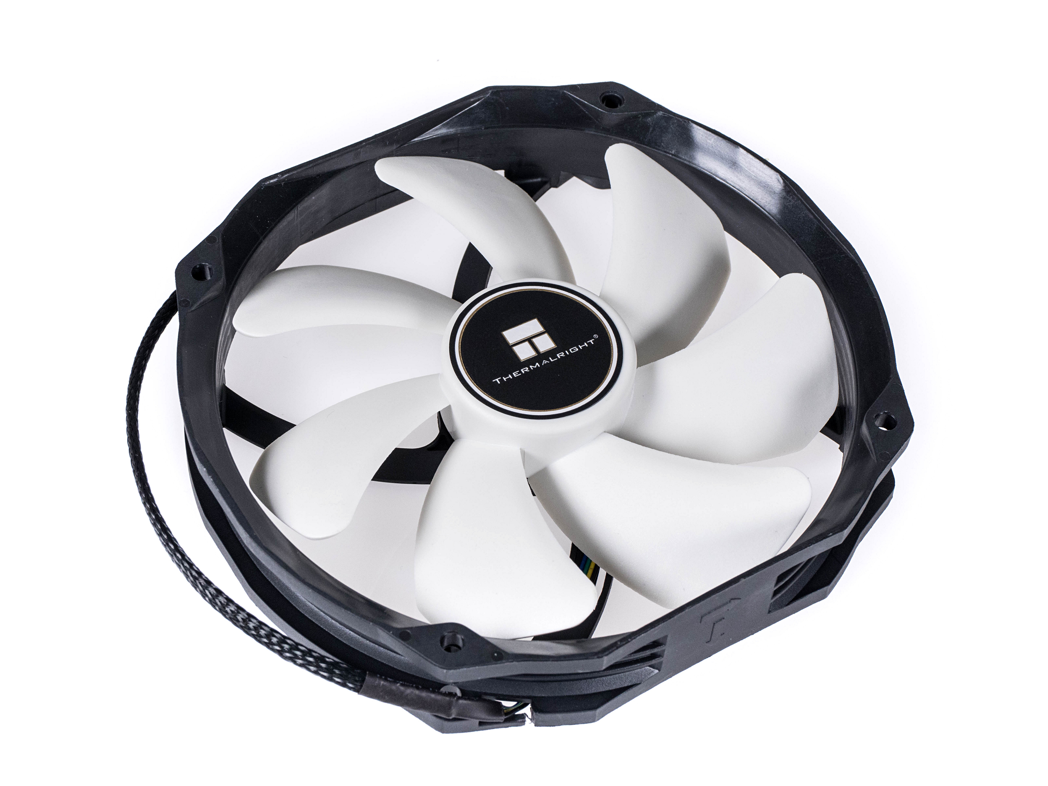 Thermalright ARO-M14 ausprobiert: Der den Ryzen kühlt - Golem.de