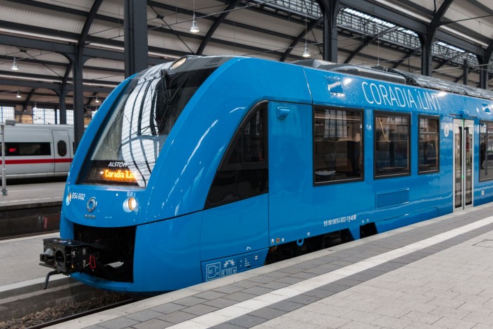 Der Zug basiert auf Alstoms Dieselzug Lint, hat aber einen Brennstoffzellenantrieb. (Bild: Werner Pluta/Golem.de)