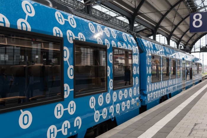 Die Brennstoffzellen erzeugen aus einer Reaktion von Wasserstoff und Sauerstoff Strom. Sie emittieren Wasserdampf. (Bild: Werner Pluta/Golem.de)
