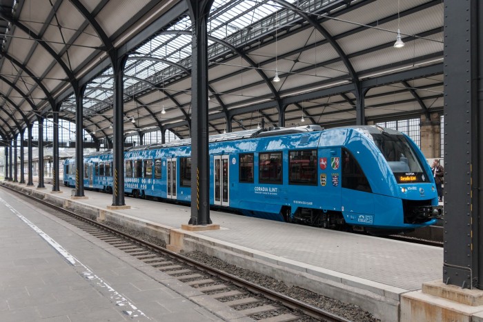 Die Premienfahrt startete am Hauptbahnhof in Wiesbaden ... (Bild: Werner Pluta/Golem.de)