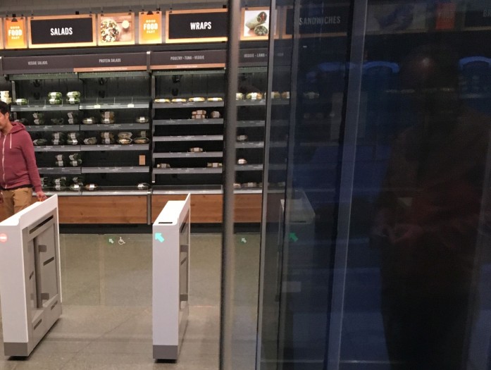Zugangssperren wie bei U-Bahnen (Bild: Andreas Sebayang/Golem.de)