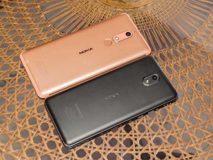 Oben das Nokia 5.1, unten das Nokia 3.1 (Bild: Martin Wolf/Golem.de)