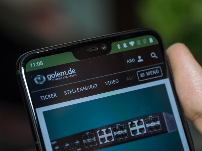 Das Oneplus 6 hat eine Einbuchtung am oberen Rand des Displays. (Bild: Martin Wolf/Golem.de)