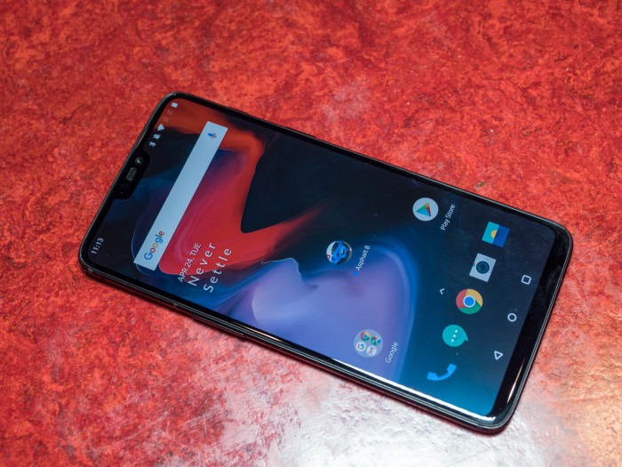 Das Oneplus 6 hat einen 6,28 Zoll großen Bildschirm. (Bild: Martin Wolf/Golem.de)