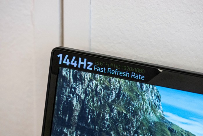 Razer verbaut ein 1080p-Display mit 144 Hz und dünnem Rahmen. (Bild: Marc Sauter/Golem.de) 