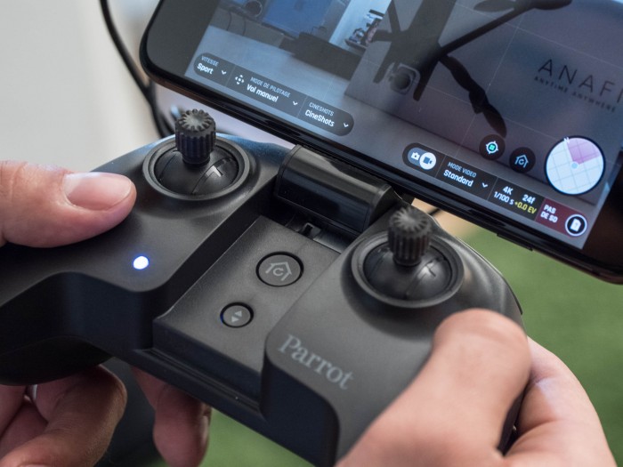 Die Analgosticks haben einen angenehmen Widerstand. (Foto: Martin Wolf/Golem.de)