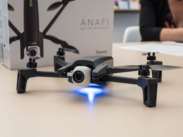 Der Gimbal stabilisiert die Kamera in zwei Achsen. (Foto: Martin Wolf/Golem.de)