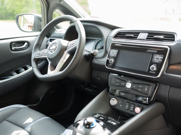Das Interieur mit 7-Zoll-Dispaly in der Mittelkonsole. (Bild: Martin Wolf/Golem.de)