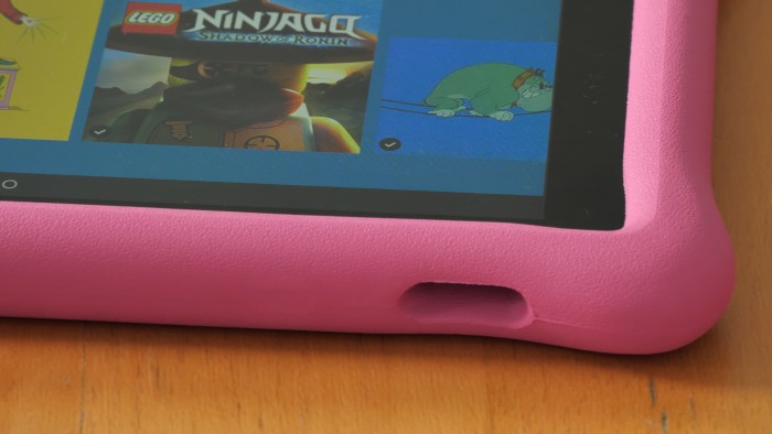 Die dicke Gummiummantelung soll Stürze abwehren. (Bild: Christoph Böschow/Golem.de)