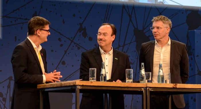 Lauter lächelnde Gesichter: Messe-Vorstand Frese, HPE-Chef Meyer und Bitkom-Chef Rohleder (v.l.) sind zufrieden. (Foto: Nico Ernst)