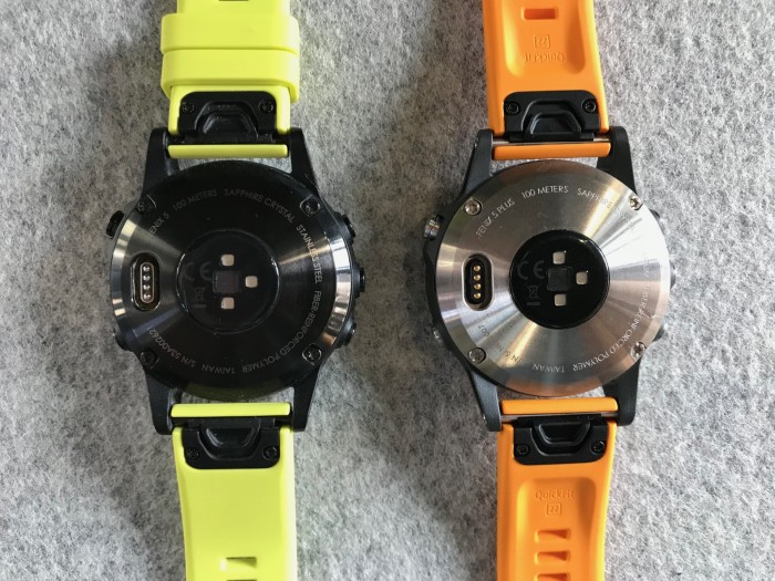 Auch auf der Rückseite hat sich kaum etwas getan, der Anschluss zum Laden ist unverändert. (Foto: P. Steinlechner/Golem.de)