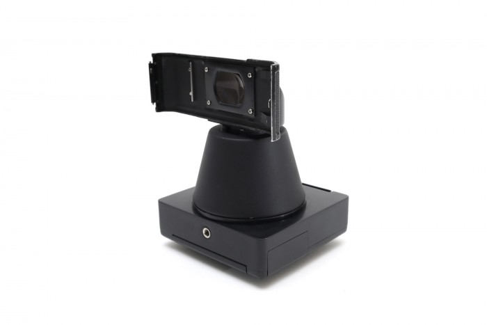 Eine R&uuml;ckwand mit &Ouml;ffnung, ein Verbindungsst&uuml;ck mit Vergr&ouml;&szlig;erungslinsen sowie der Kassette mit dem Film. (Bild: NINM Lab)