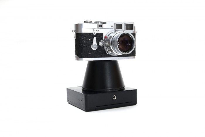 Magny 35 gibt es f&uuml;r einige Kameras von Leica - im Bild -, Canon, Nikon, Olympus und Pentax. (Bild: NINM Lab)