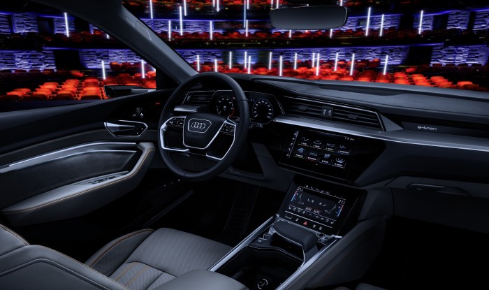 Oled Audi Verlegt Aussenspiegel In Die Fahrzeugtur Golem De