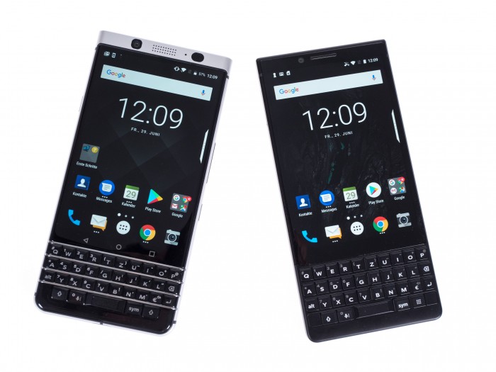 Links das Blackberry Keyone, rechts das Blackberry Key2 (Bild: Christoph Böschow/Golem.de)