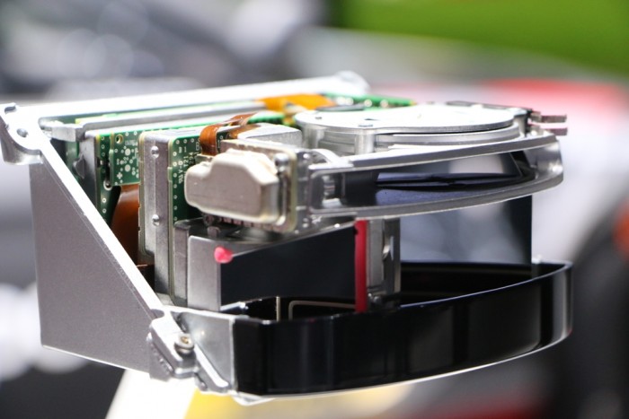 Ein Rotationslaserscanner von Valeo erkennt die vorausfahrenden Fahrzeuge.(Foto: Friedhelm Greis)