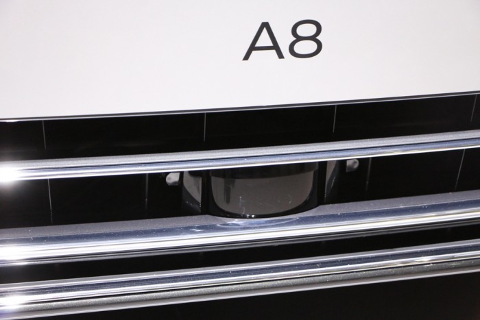 Der Laserscanner ist im Kühlergrill eingebaut. (Foto: Friedhelm Greis)