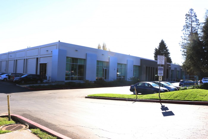 Nebenan befindet sich eine neue Halle für die Entwicklung autonomer Autos. (Bild: Friedhelm Greis/Golem.de)