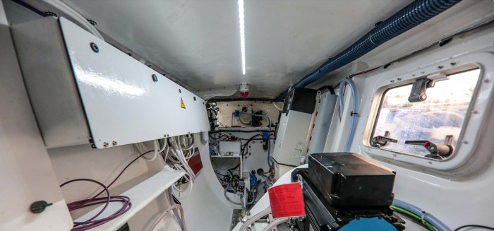 Maschinenraum mit Elektroantrieb und Entsalzungsanlage (Quelle: Energy Observer).