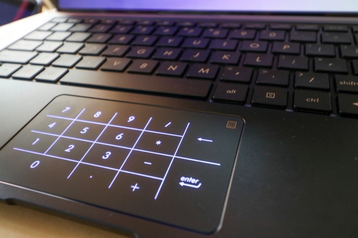 Asus Zenbook 13 [UX333FN] (Bild: Christoph Böschow/Golem.de) 