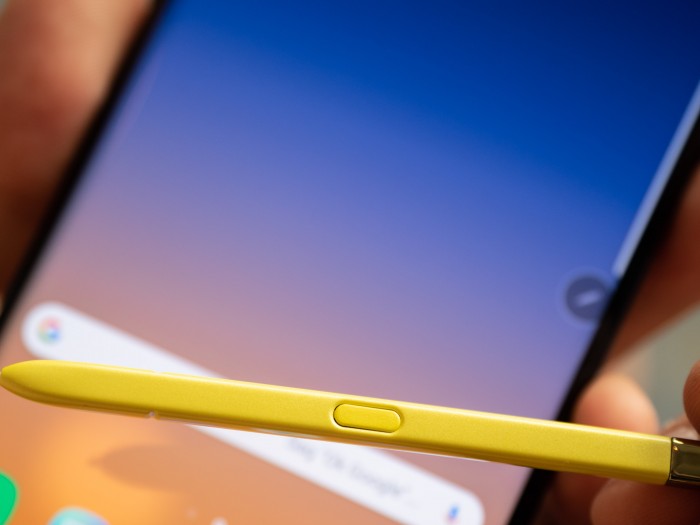 Beim neuen Note hat Samsung unter anderem den S Pen verbessert: Er dient jetzt auch als Fernsteuerung f&uuml;r das Smartphone. (Bild: Christoph B&ouml;schow/Golem.de)