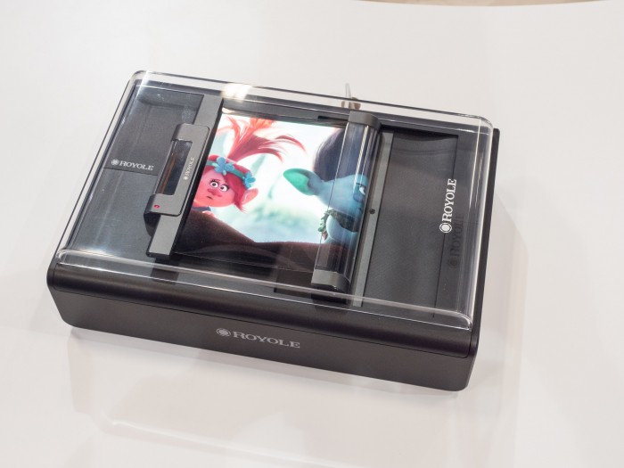 Die Bildschirme lassen sich auch rollen. (Bild: Martin Wolf/Golem.de)