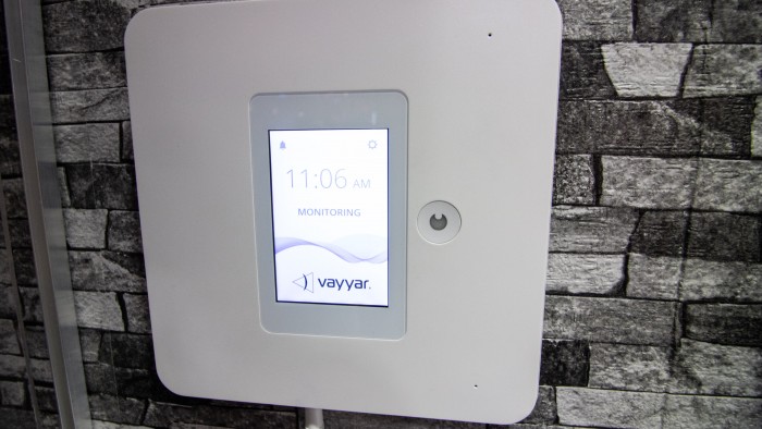 Vayyar Haus hat einen eingebauten Bildschirm und einen Lautsprecher. (Bild: Christoph Böschow/Golem.de)