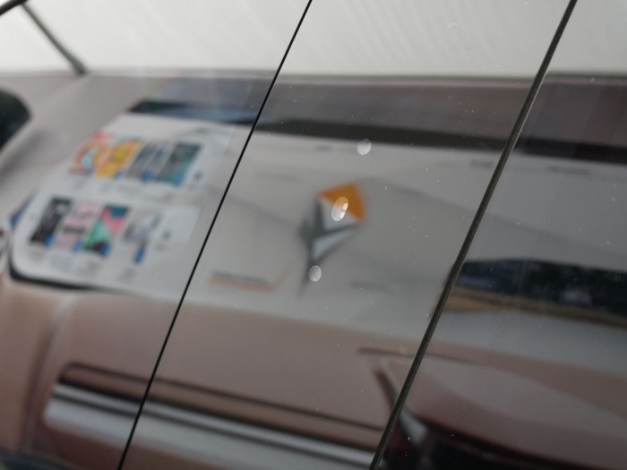 Diese Kamera erkennt den Fahrer und öffnet ihm die Tür. Schlüssel gibt es für das Autos nicht. (Foto: Dirk Kunde)