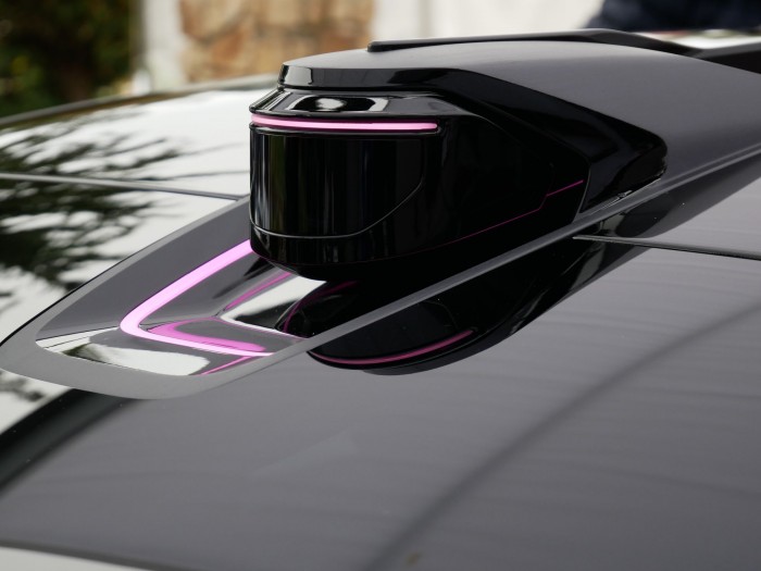 Dafür ist es mit weiteren Sensoren ausgestattet, etwa einem Lidar. (Foto: Dirk Kunde)