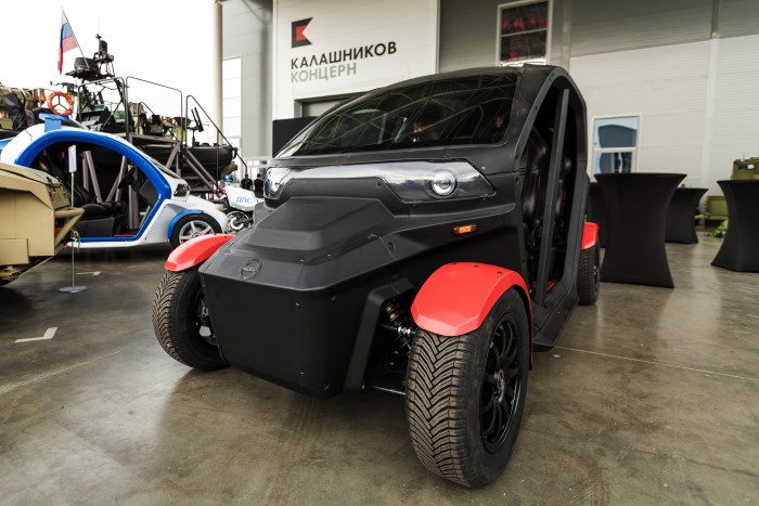 Nicht nur Retrolook: Auch dieses Elektroauto stellte Kalaschnikow auf der Messe vor. (Foto: Kalaschnikow Media)