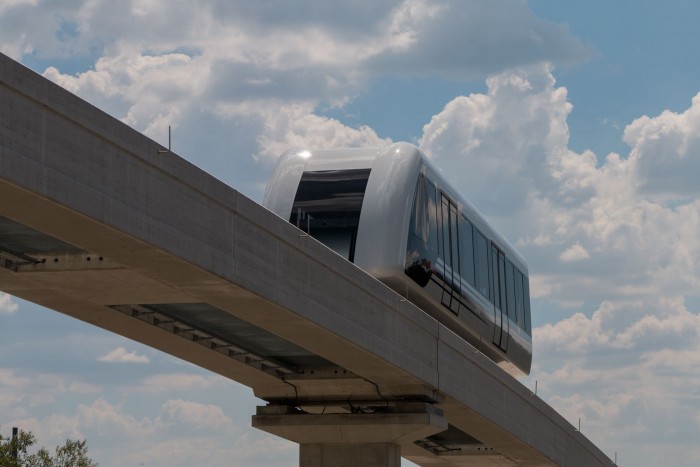 Dazu geh&ouml;ren vergleichsweise enge Kurven und steile Steigungen, wie hier am Ende der Teststrecke. (Bild: Werner Pluta/Golem.de)
