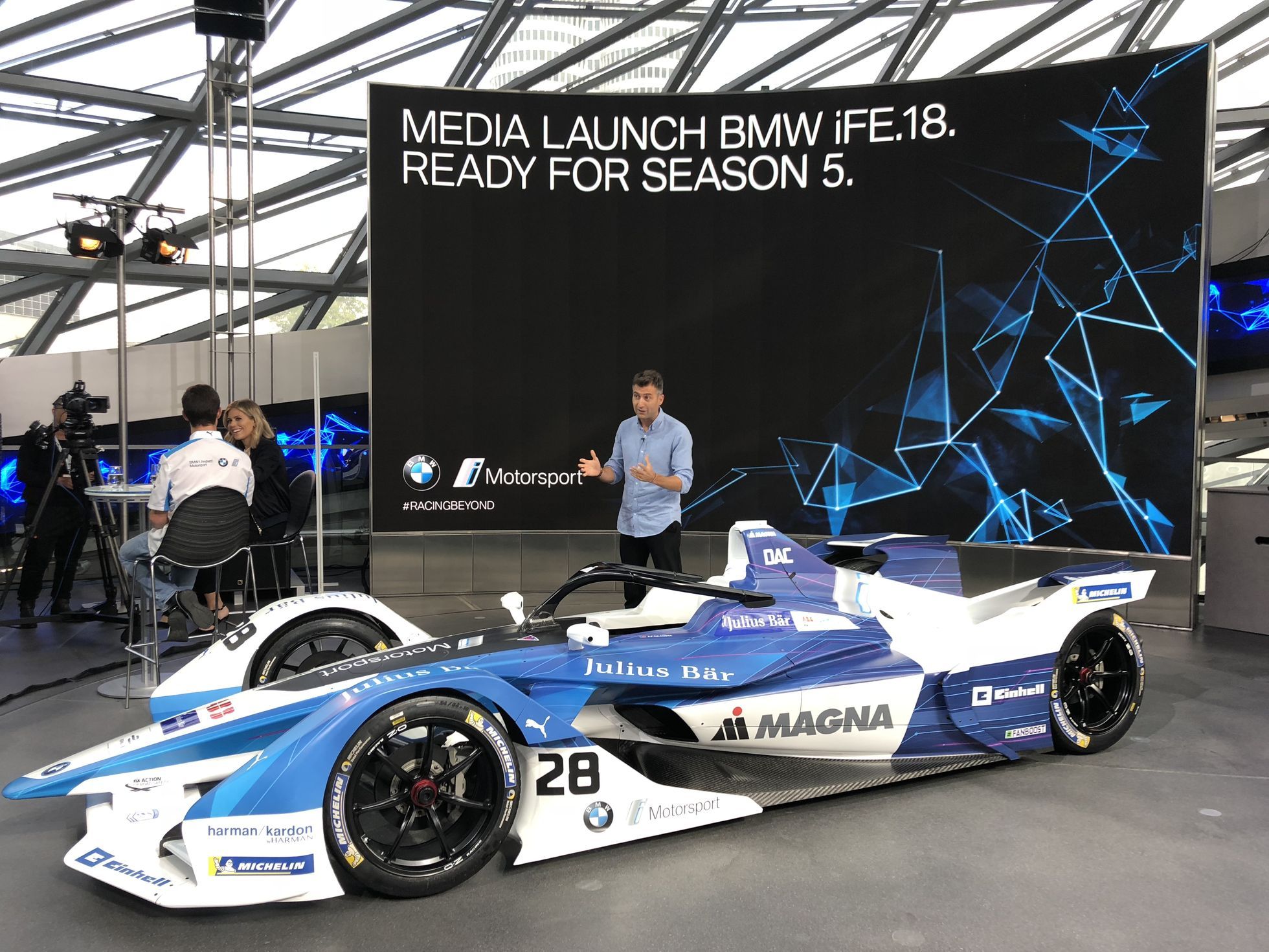 Von Berlin Nach München - BMW-Formel-E-Rennwagen: Von Der Straße Auf ...