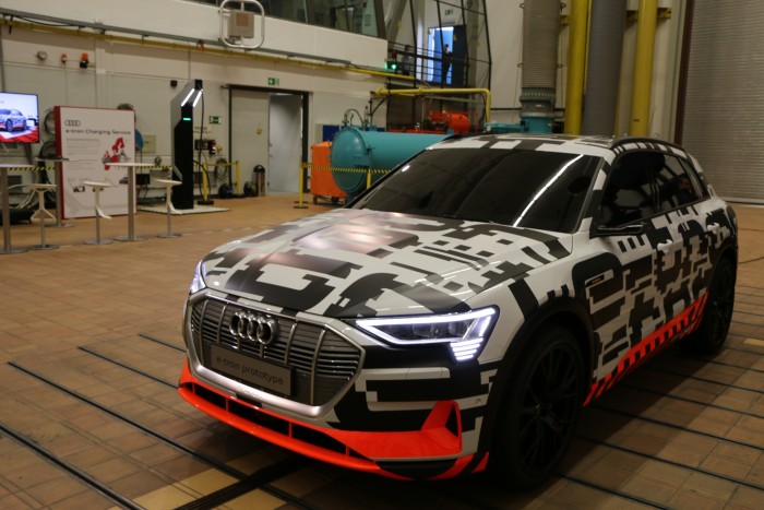 Der neue Audi E-Tron soll Ende 2018 für 80.000 Euro auf den Markt kommen. (Foto: Friedhelm Greis/Golem.de)