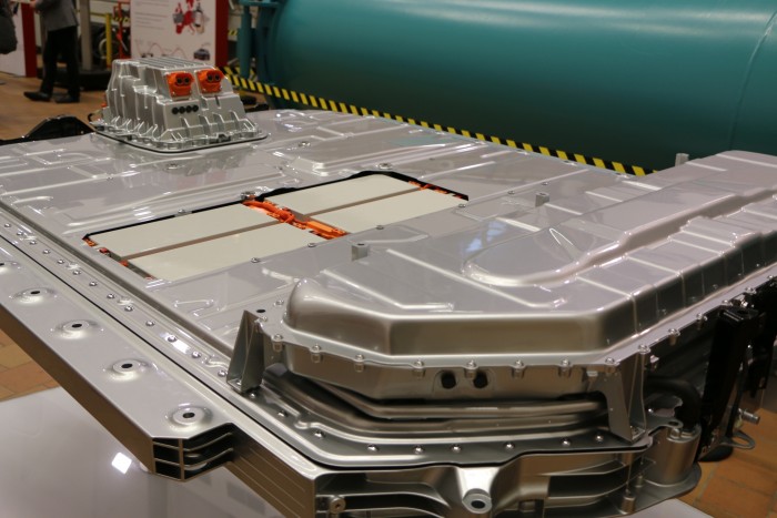 Die Batterie wiegt 700 Kilogramm und hat in etwa die Größe eines Doppelbetts.  (Foto: Friedhelm Greis/Golem.de) 