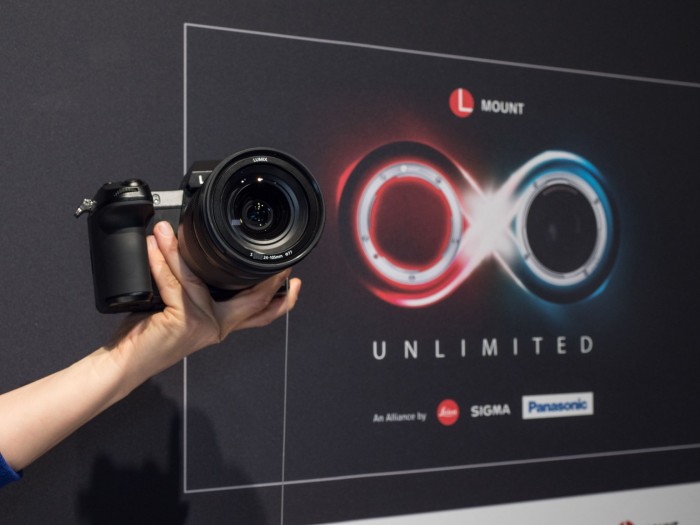 Panasonic ist der L-Mount-Alliance  beigetreten, die gemeinsam Objektive entwickelt. (Bild: Christoph Böschow/Golem.de)