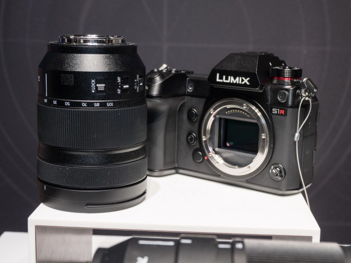 Die S1 benötigt die neuen L-Mount Objektive für den deutlich größeren Durchmesser als bei den bisherigen MFT-Kameras. (Bild: Christoph Böschow/Golem.de)