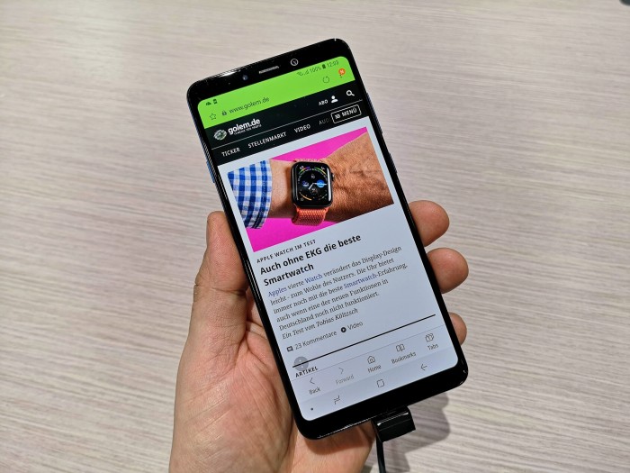 Das Galaxy A9 hat einen 6,3 Zoll gro&szlig;en Bildschirm. (Bild: Tobias K&ouml;ltzsch/Golem.de)