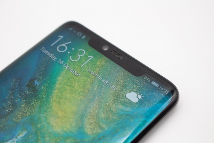 Die Notch ist merklich breiter als die des P20 Pro, was an der verbauten Technik für die Gesichtsentsperrung liegt. (Bild: Tobias Költzsch/Golem.de)