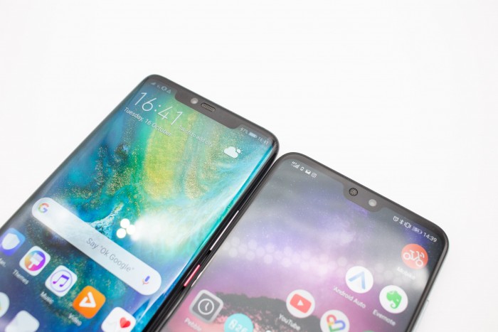 Gut zu erkennen sind die Größenunterschiede der Notches des Mate 20 Pro und P20 Pro. (Bild: Tobias Költzsch/Golem.de)