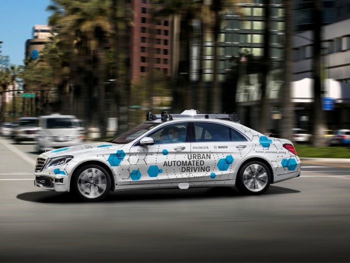 Bosch und Daimler setzen für ihren Taxi-Dienst im kalifornischen San José die luxuriöse S-Klasse ein. (Bild: Daimler)