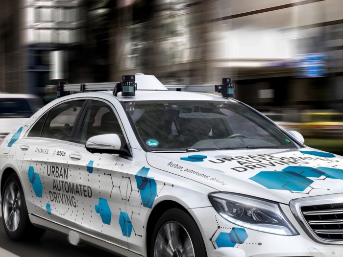 Für eine mögliche Serienproduktion soll das Design jedoch noch verändert werden.  (Bild: Daimler)