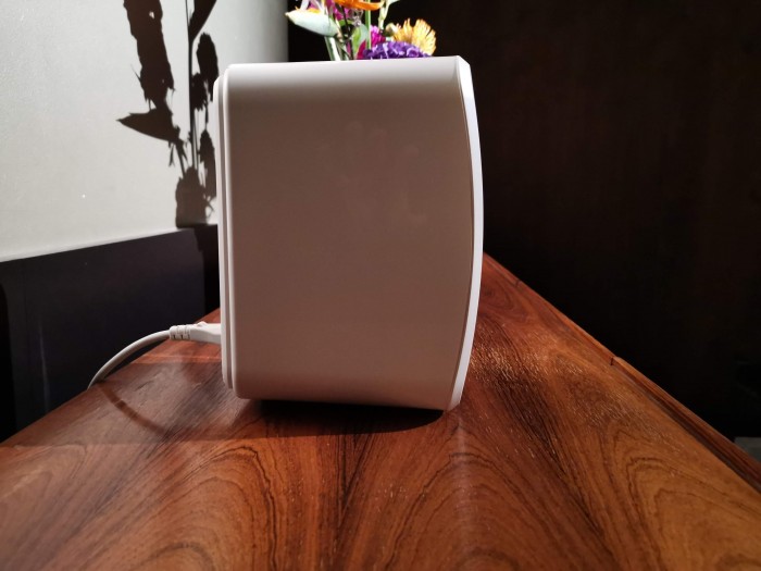 Das Set besteht aus einem Haupt- und einem Nebenlautsprecher. (Bild: Tobias Költzsch/Golem.de)