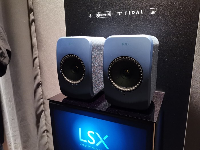 Der LSX kommt in insgesamt fünf Farben auf den Markt. (Bild: Tobias Költzsch/Golem.de)