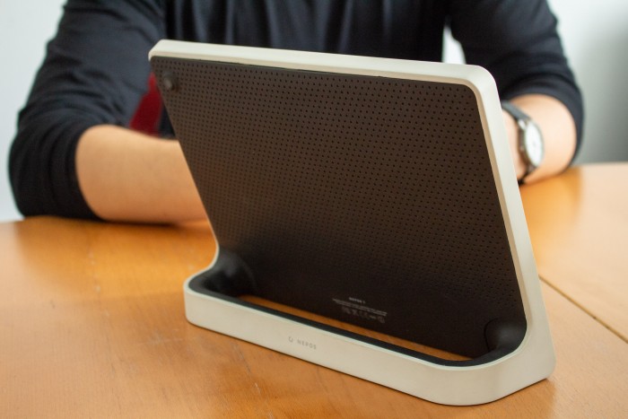 Das Nepos-Tablet hat ein spezielles Gehäuse, welches das Gerät robust und einfach zu handhaben macht. (Bild: Martin Wolf/Golem.de)